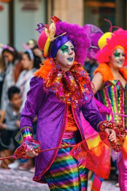 Geleneksel karnaval bir İspanyol Katalonya Palamos kasabasında. Birçok kişi kostüm ve ilginç makyaj. 03. 01. 2019 İspanya