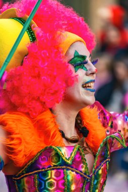 Geleneksel karnaval bir İspanyol Katalonya Palamos kasabasında. Birçok kişi kostüm ve ilginç makyaj. 03. 01. 2019 İspanya
