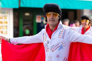 Geleneksel karnaval bir İspanyol Katalonya Palamos kasabasında. Birçok kişi kostüm ve ilginç makyaj. 03. 01. 2019 İspanya