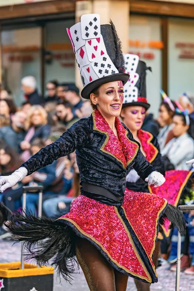 Carnaval traditionnel dans une ville espagnole Palamos en Catalogne. Beaucoup de gens en costume et maquillage intéressant. 03. 01. 2019 Espagne — Photo