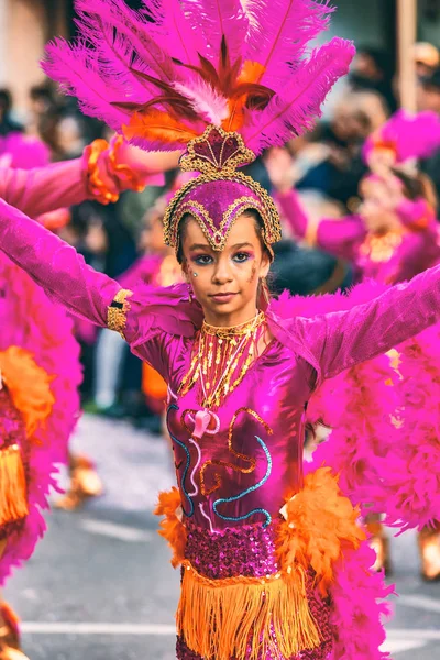 Традиционный карнавал в испанском городе Паламос в Каталонии. Много людей в костюмах и интересный макияж. 03. 03 01. I Love You Испания 2019 — стоковое фото