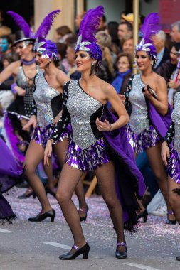 Geleneksel karnaval bir İspanyol Katalonya Palamos kasabasında. Birçok kişi kostüm ve ilginç makyaj. 03. 01. 2019 İspanya