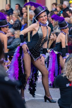 Geleneksel karnaval bir İspanyol Katalonya Palamos kasabasında. Birçok kişi kostüm ve ilginç makyaj. 03. 02. 2019 İspanya