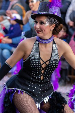 Geleneksel karnaval bir İspanyol Katalonya Palamos kasabasında. Birçok kişi kostüm ve ilginç makyaj. 03. 02. 2019 İspanya