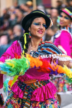 Geleneksel karnaval bir İspanyol Katalonya Palamos kasabasında. Birçok kişi kostüm ve ilginç makyaj. 03. 02. 2019 İspanya