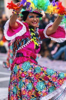 Geleneksel karnaval bir İspanyol Katalonya Palamos kasabasında. Birçok kişi kostüm ve ilginç makyaj. 03. 02. 2019 İspanya
