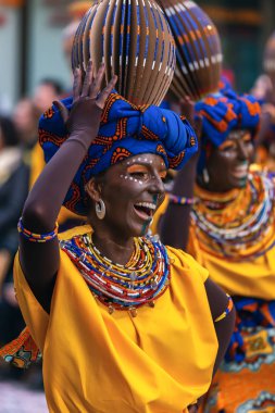 Geleneksel karnaval bir İspanyol Katalonya Palamos kasabasında. Birçok kişi kostüm ve ilginç makyaj. 03. 02. 2019 İspanya