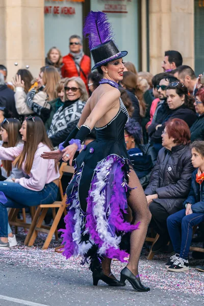 Carnaval traditionnel dans une ville espagnole Palamos en Catalogne. Beaucoup de gens en costume et maquillage intéressant. 03. 02. 2019 Espagne — Photo