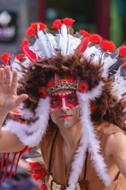 Geleneksel karnaval bir İspanyol Katalonya Palamos kasabasında. Birçok kişi kostüm ve ilginç makyaj. 03. 02. 2019 İspanya