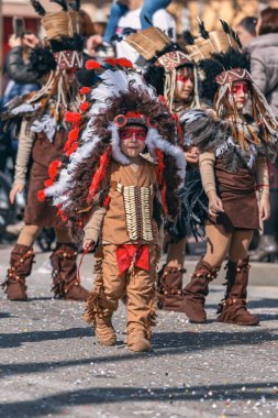 Geleneksel karnaval bir İspanyol Katalonya Palamos kasabasında. Birçok kişi kostüm ve ilginç makyaj. 03. 03. 2019 İspanya