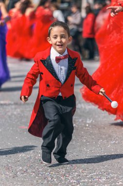 Geleneksel karnaval bir İspanyol Katalonya Palamos kasabasında. Birçok kişi kostüm ve ilginç makyaj. 03. 03. 2019 İspanya