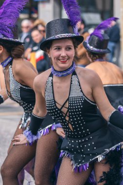 Geleneksel karnaval bir İspanyol Katalonya Palamos kasabasında. Birçok kişi kostüm ve ilginç makyaj. 03. 03. 2019 İspanya