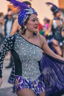 Geleneksel karnaval bir İspanyol Katalonya Palamos kasabasında. Birçok kişi kostüm ve ilginç makyaj. 03. 03. 2019 İspanya