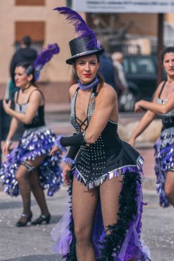 Geleneksel karnaval bir İspanyol Katalonya Palamos kasabasında. Birçok kişi kostüm ve ilginç makyaj. 03. 03. 2019 İspanya