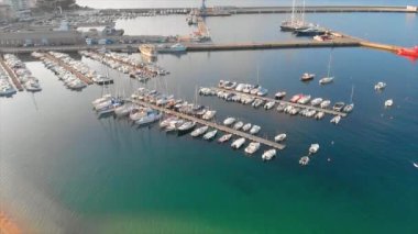 Hava dron görüntüleri resimden liman kentinin Palamos İspanya, Costa Brava