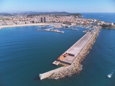 Hava dron resimden küçük kasaba Palamos İspanya, Costa Brava