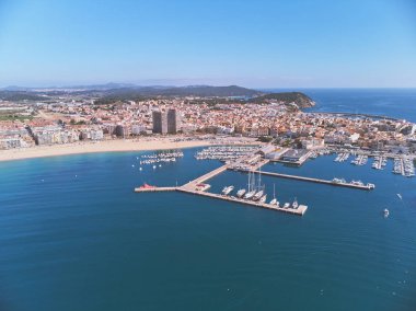 Hava dron resimden küçük kasaba Palamos İspanya, Costa Brava