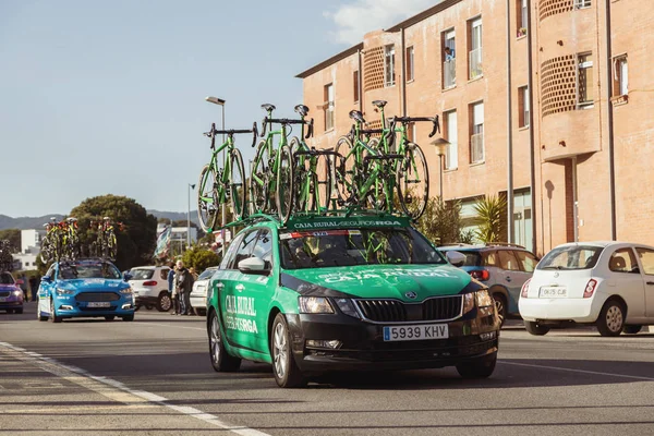 Командный автомобиль Volta Road Cycling в Каталонии на втором этапе (от Матаро до Сан-Фелиу-де-Фашольс) 26. 03. 03 Испания 2019 — стоковое фото