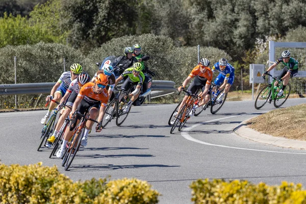 Competidores del Volta Road Cycling en Cataluña en la etapa 3 (de Sant Feliu de Guixols a Vallter 200) 27. 03. España 2019 — Foto de Stock