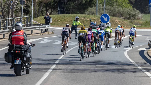 Competidores del Volta Road Cycling en Cataluña en la etapa 3 (de Sant Feliu de Guixols a Vallter 200) 27. 03. España 2019 — Foto de Stock