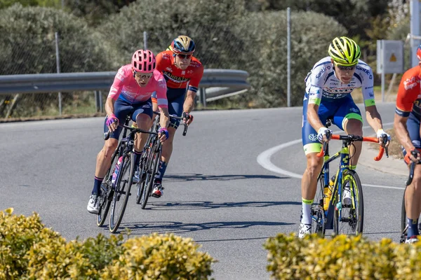 Competidores del Volta Road Cycling en Cataluña en la etapa 3 (de Sant Feliu de Guixols a Vallter 200) 27. 03. España 2019 — Foto de Stock