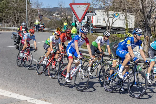 Teilnehmer des Volta-Straßenradfahrens in Katalonien auf der 3. Etappe (von sant feliu de guixols nach vallter 2000) 27. 03. Spanien 2019 — Stockfoto