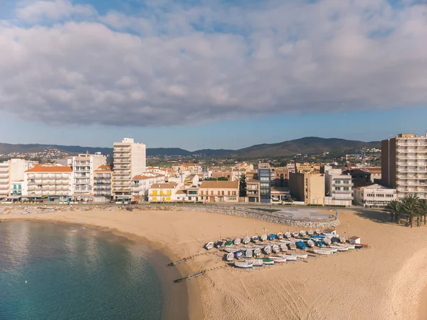 Foto del dron aéreo desde el pequeño pueblo de Sant Antoni de Calonge desde España, en la Costa Brava — Foto de Stock