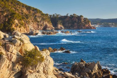 Hava manzara resmi gelen İspanyol Costa Brava şehrin Palamos güneşli bir günde
