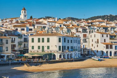 Costa Brava kıyı, Calella de Palafrugell küçük bir Ispanyol köyünden pitoresk peyzaj. 04.08.2019 İspanya