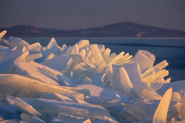 Ice blocks on the lake Balaton from Hungary in sunset light — Stock Photo, Image