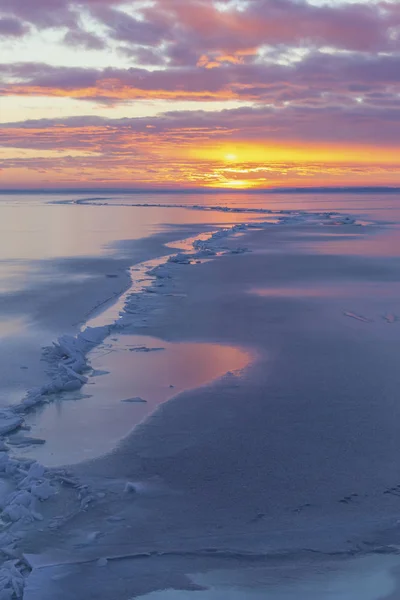 Coucher de soleil d'hiver sur le lac Balaton de Hongrie — Photo