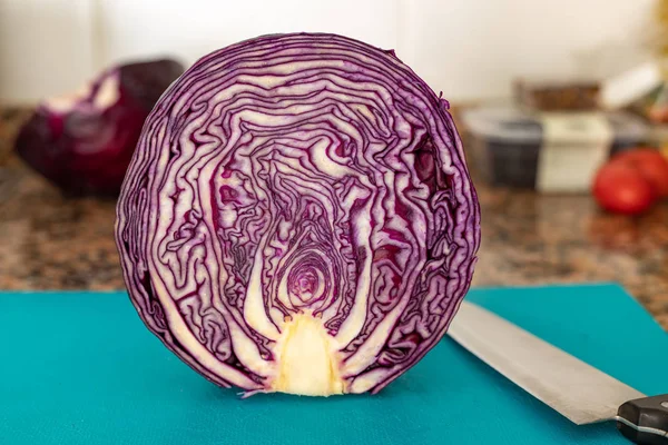 Red cabbage cross section — Stock Photo, Image