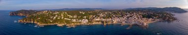 Costa Brava kıyı üzerinde Drone panoramik resim, İspanya küçük köy Calella de Palafrugell