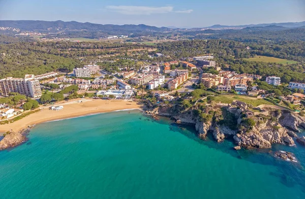 Drone foto sobre la costa de la Costa Brava, pequeño pueblo La Fosca de España — Foto de Stock