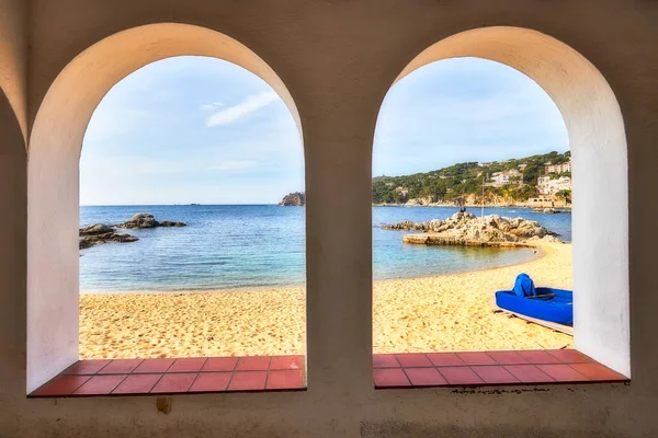 Miła promenada w hiszpańskim mieście Calella de Palafrugell w Costa Brava — Zdjęcie stockowe