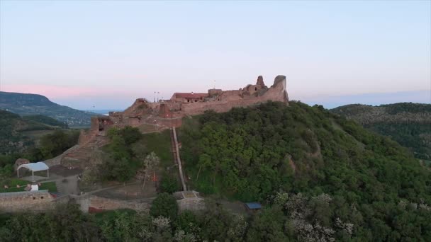 Macaristan Güzel Bir Antik Kale Szigliget Drone Görüntüleri — Stok video