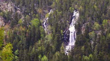 Katalonya 'daki İspanyol Pireneleri' nin güzel Aigestortes i Estany de Sant Maurici Milli Parkı