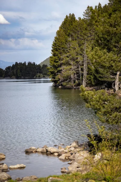 Der wunderschöne aiguestortes i estany de sant maurici nationalpark der spanischen pyrenäen in katalonien — Stockfoto