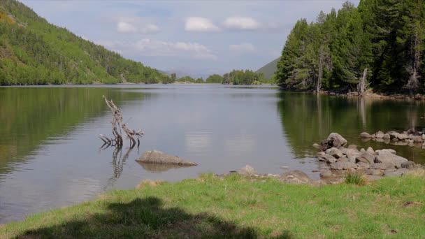 Beau Lac Montagne Dans Parc National Des Pyrénées Espagnoles Augestortes — Video