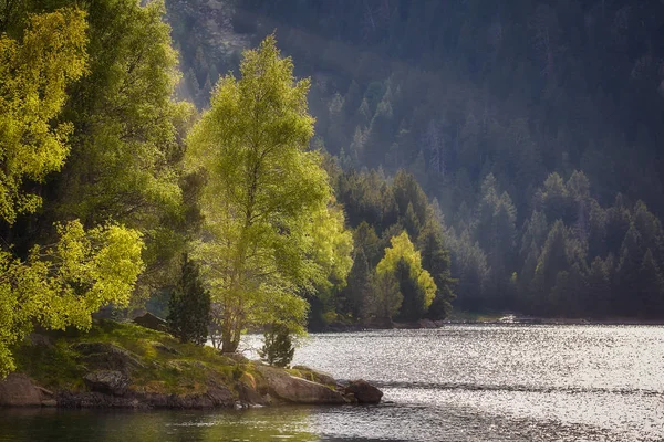 La bellissima Aiguestortes i Estany de Sant Maurici Parco Nazionale dei Pirenei Spagnoli in Catalogna — Foto Stock