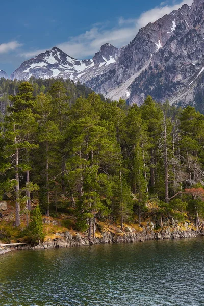 O belo Parque Nacional Aiguestortes i Estany de Sant Maurici dos Pirinéus espanhóis na Catalunha — Fotografia de Stock