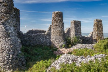 Macaristan'dan güzel kale kalıntıları, Balaton Gölü'nün yakınında, Csobanc Dağı