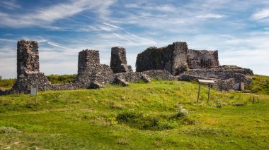 Macaristan'dan güzel kale kalıntıları, Balaton Gölü'nün yakınında, Csobanc Dağı