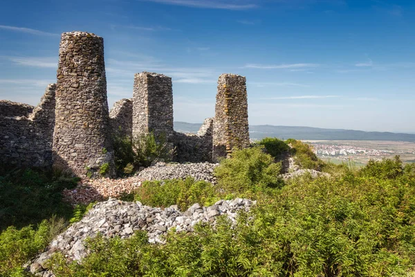 Beautiful castle ruins from Hungary, close of lake Balaton, mountain Csobanc — Stock Photo, Image