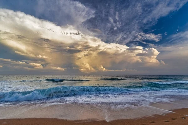 帕拉莫斯西班牙布拉瓦海岸海滩美丽的云景 — 图库照片