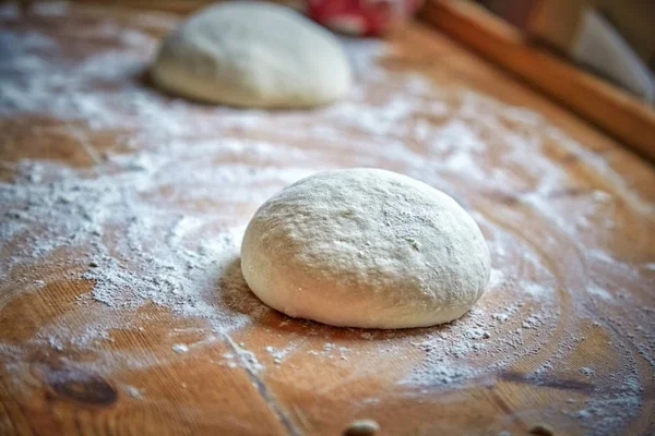Raw dough on the table at home — Stock Photo, Image