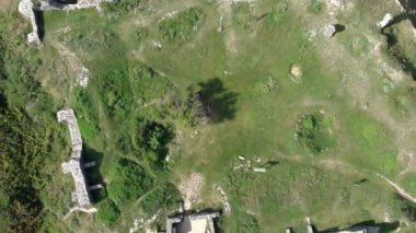 Güzel bir antik kale Csobanc Macaristan tepede dron görüntüleri