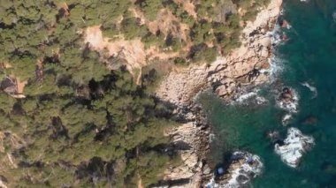 Şehir Palamos yakınında Costa Brava kıyı havadan manzara görüntüleri