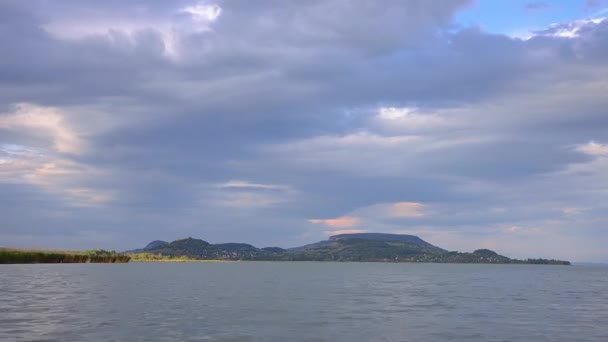 Balaton Gölü Üzerinde Etkileyici Fırtına Bulutları Macaristan Zaman Atlamalı Görüntüleri — Stok video