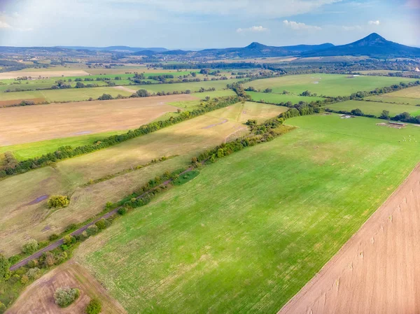 Landwirtschaftliche Luftaufnahme mit Vulkanen aus Ungarn, in der Nähe des Balatons — Stockfoto